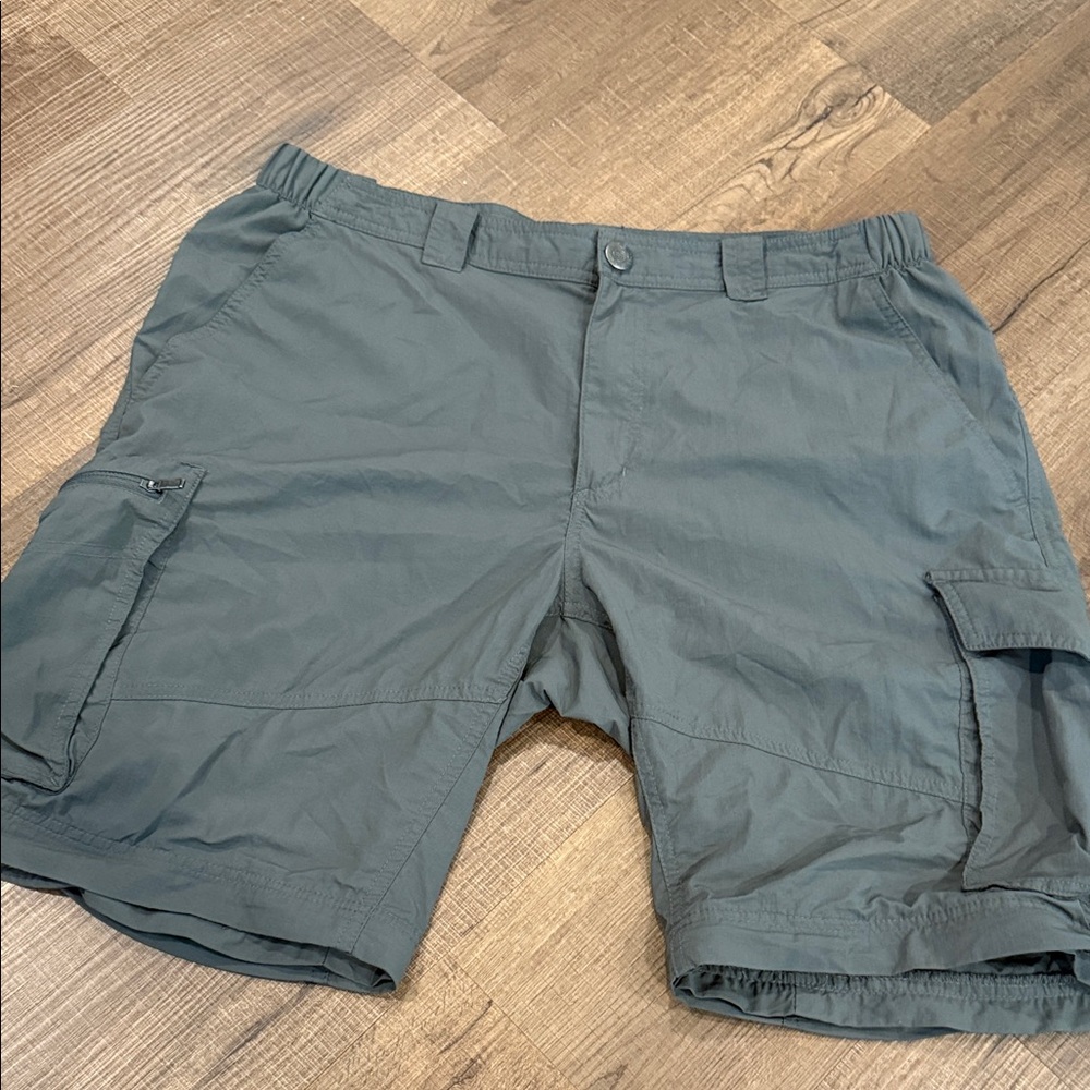 Columbia Men's Gray Cargo Shorts